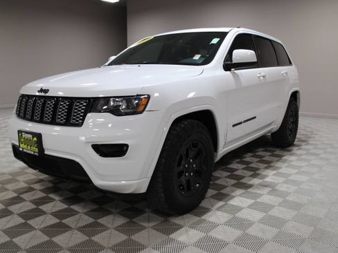 Used 2019 Jeep Grand Cherokee Altitude AWD/4WD image 8