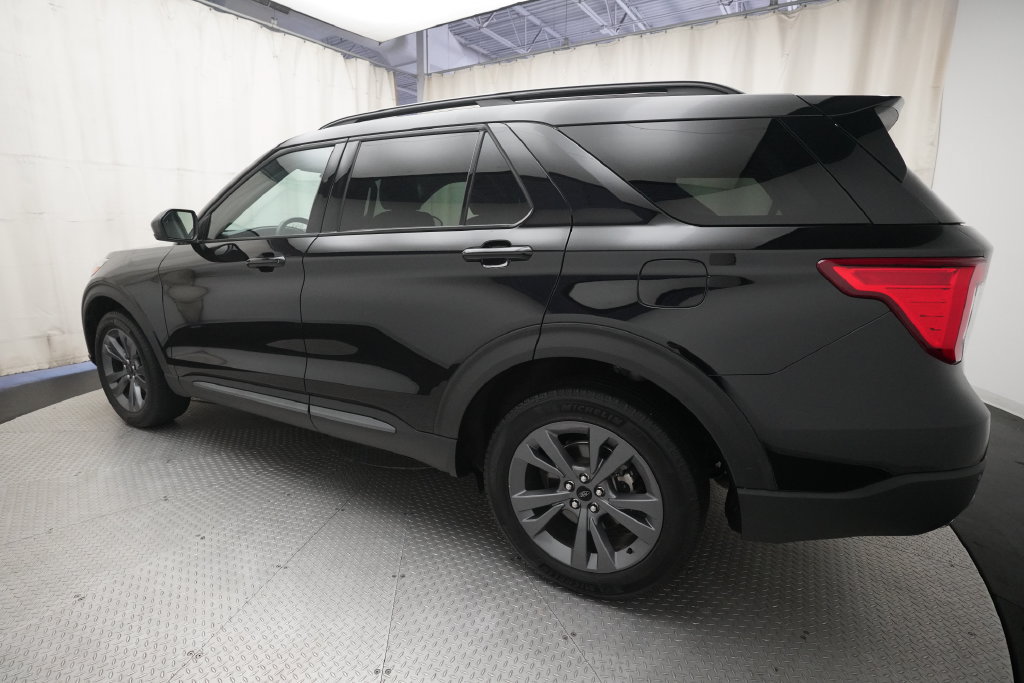 Used 2023 Ford Explorer XLT w/ Equipment Group 202A AWD/4WD image 33