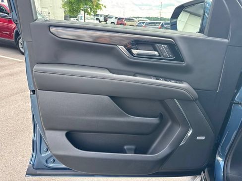 New 2026 GMC Yukon XL Elevation w/ Elevation Premium Package AWD/4WD image 11