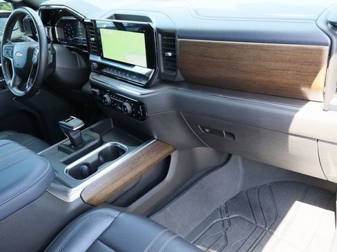 Used 2023 Chevrolet Silverado 1500 High Country w/ High Country Premium Package AWD/4WD image 32