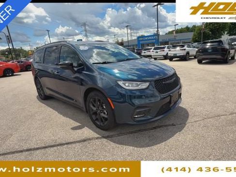 Used 2024 Chrysler Pacifica Touring-L w/ S Appearance Package FWD image 2