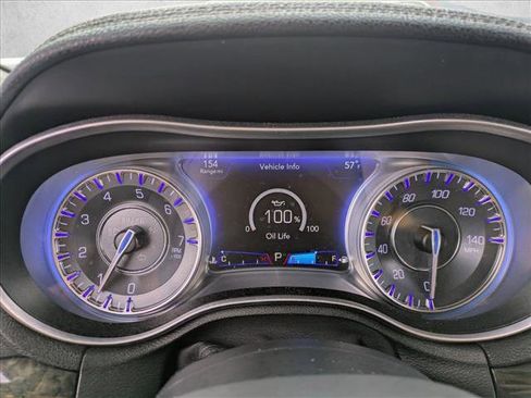 Used 2017 Chrysler 300 C image 12
