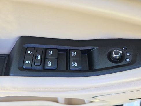 Used 2025 Jeep Grand Cherokee L Limited image 27