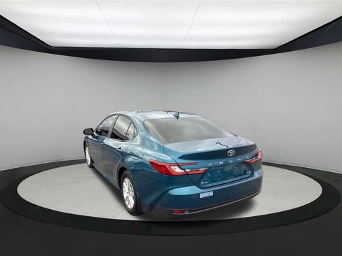 Used 2025 Toyota Camry LE image 6