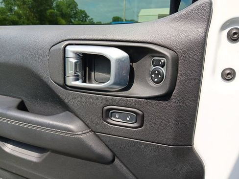 Used 2020 Jeep Wrangler Unlimited Sahara w/ Safety Group AWD/4WD image 25