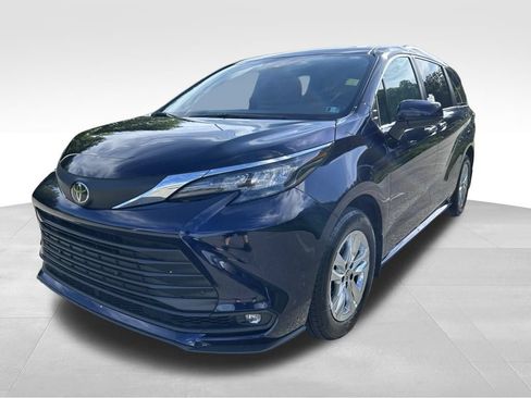 New 2026 Toyota Sienna XLE AWD/4WD image 1