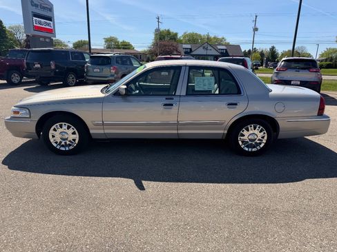 Used 2008 Mercury Grand Marquis GS RWD image 2