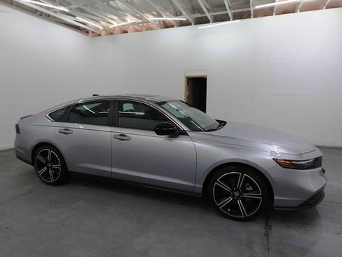 Used 2025 Honda Accord Sport image 4
