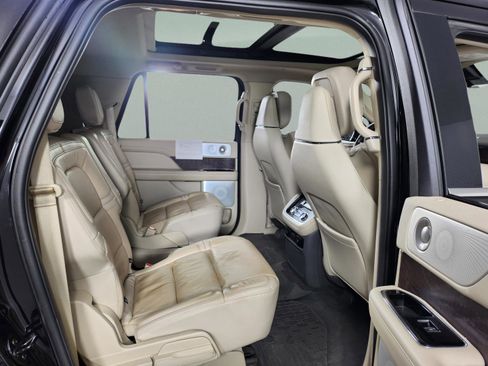 Used 2021 Lincoln Navigator L Reserve image 32