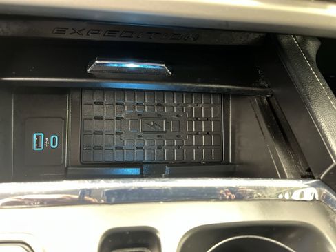 Used 2023 Ford Expedition XLT image 30