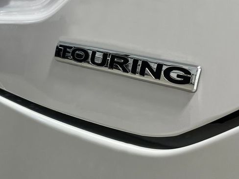 New 2025 Honda Pilot Touring image 6