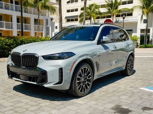 Used 2024 BMW X5 sDrive40i w/ M Sport Package RWD image 9