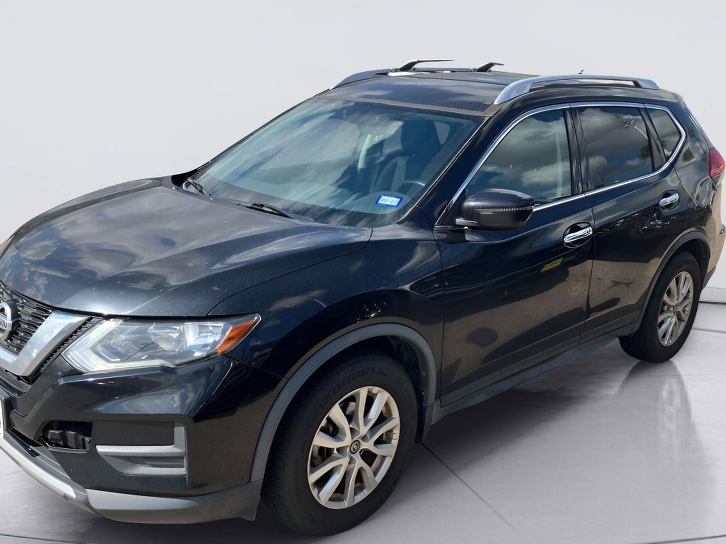 Used 2017 Nissan Rogue SV FWD image 1