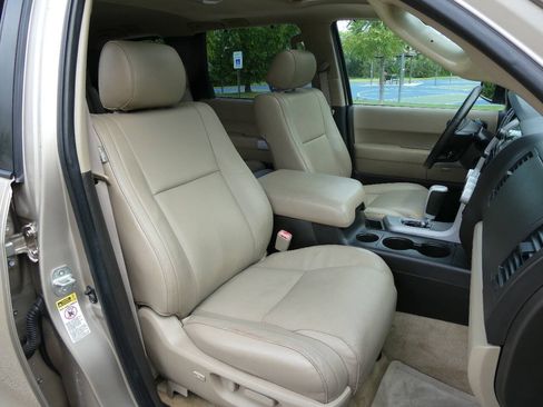 Used 2008 Toyota Sequoia Limited AWD/4WD image 38