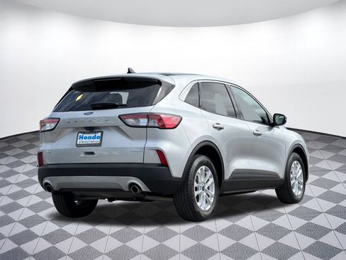 Used 2020 Ford Escape SE image 8