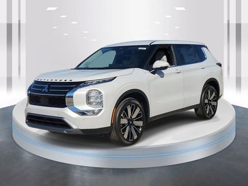 New 2026 Mitsubishi Outlander SE image 3