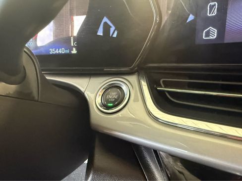 Used 2025 Chevrolet Trax LT FWD image 11