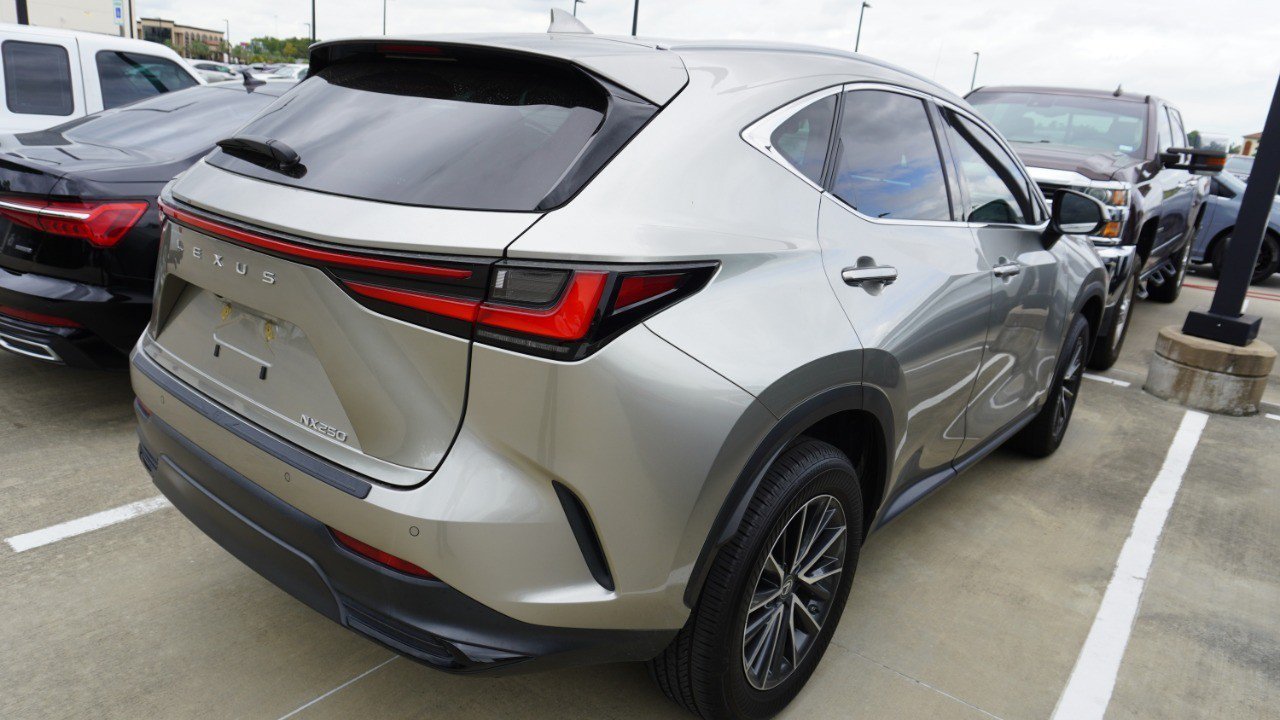 Certified 2025 Lexus NX 250 FWD w/ Towing Package (2000 Lbs) image 4