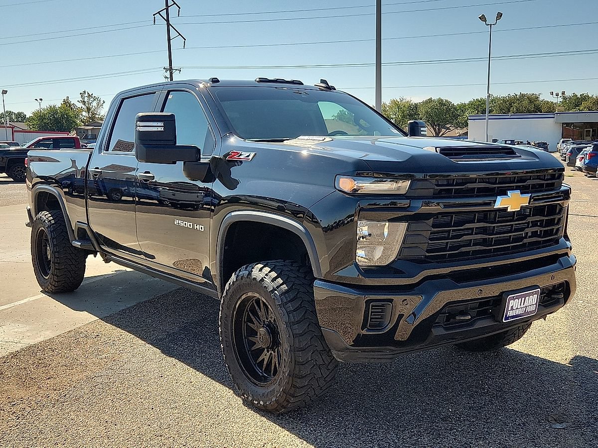 Used 2025 Chevrolet Silverado 2500 Custom w/ Custom Value Package AWD/4WD image 5