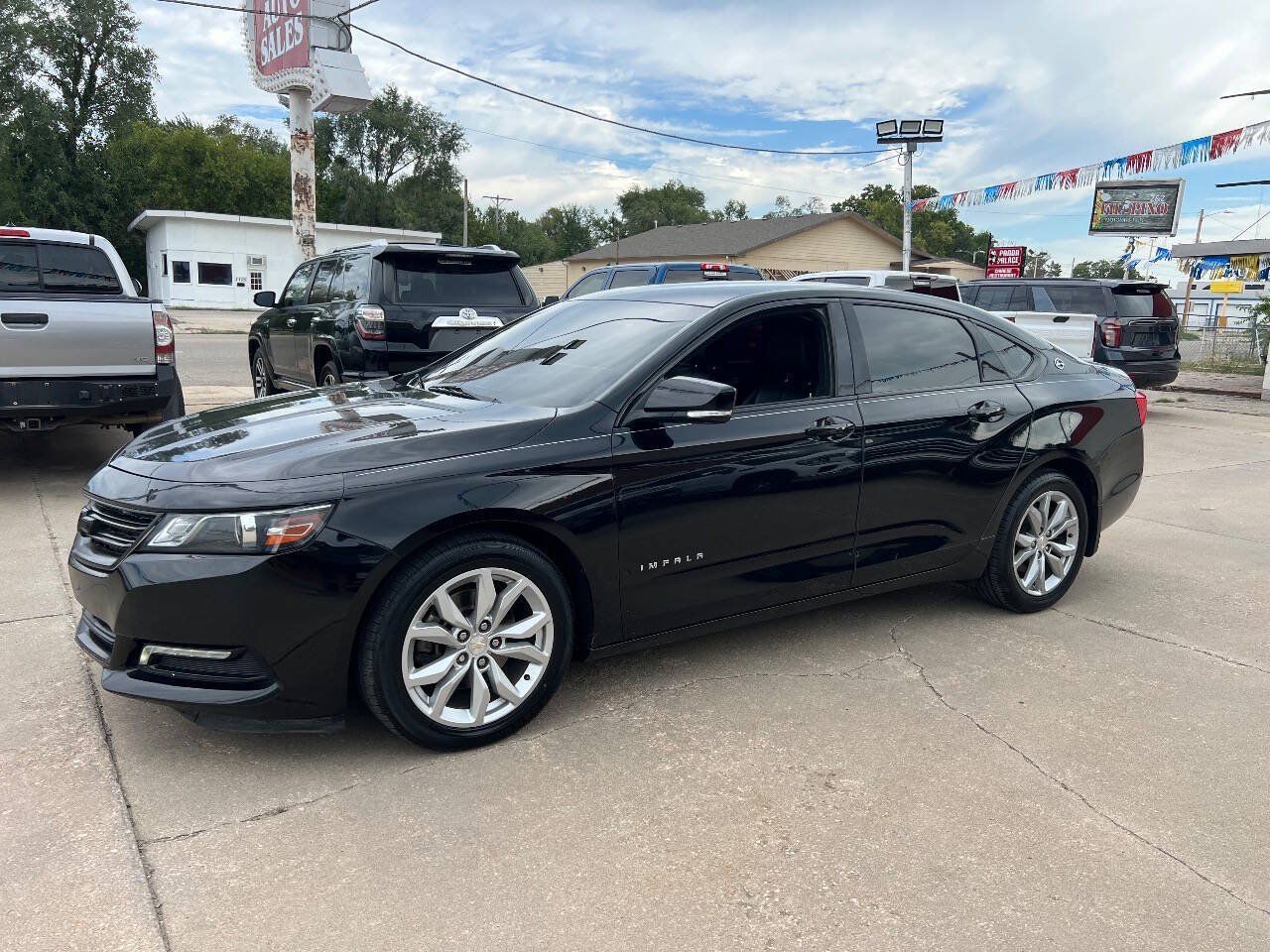 Used 2019 Chevrolet Impala LT FWD image 2