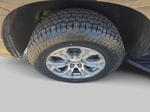 Used 2024 GMC Yukon SLE image 34