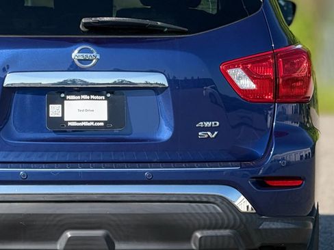 Used 2017 Nissan Pathfinder SV image 9