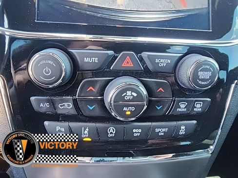 Certified 2022 Jeep Grand Cherokee Laredo X image 7