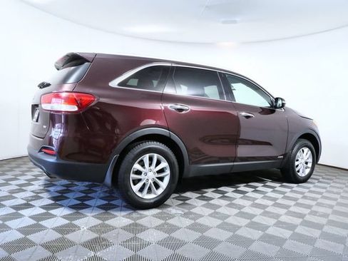 Used 2017 Kia Sorento AWD w/ LX Convenience Package image 6