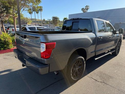 Used 2018 Nissan Titan SV w/ SV Convenience Package image 15
