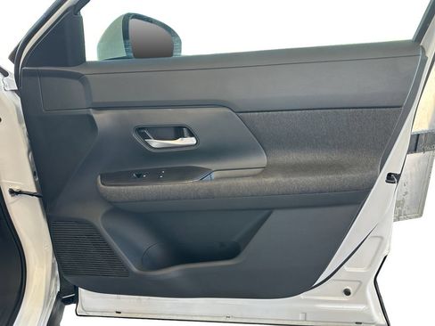 Used 2025 Nissan Kicks SV w/ SV Premium Package FWD image 16