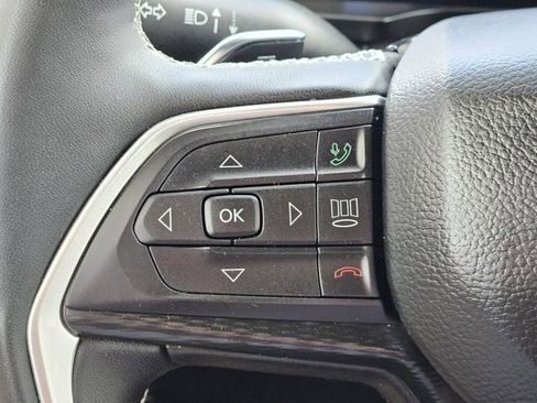 Used 2025 Jeep Grand Cherokee Altitude AWD/4WD image 17