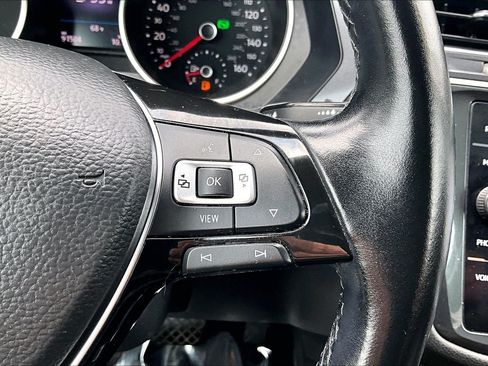 Used 2019 Volkswagen Tiguan SE AWD/4WD image 17