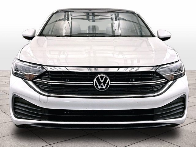 Used 2023 Volkswagen Jetta SE w/ Panoramic Sunroof Package FWD image 3