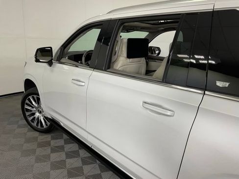 Used 2025 Cadillac Escalade ESV Premium Luxury Platinum AWD/4WD image 37