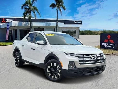 Used 2025 Hyundai Santa Cruz SE FWD image 1