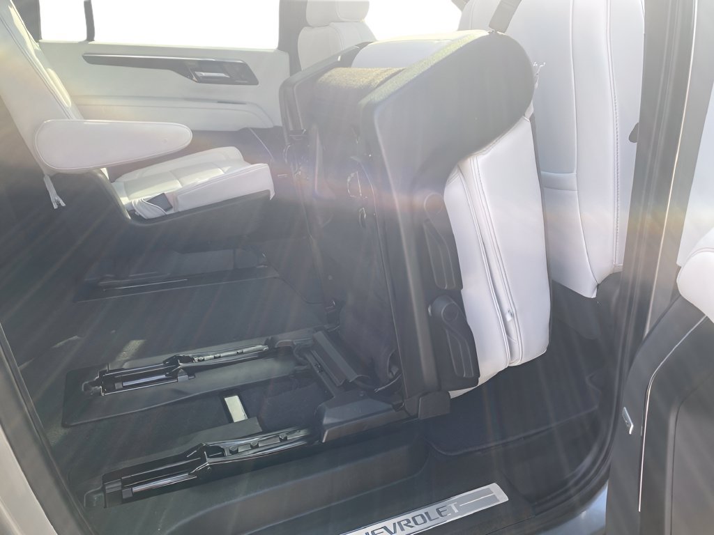 Used 2026 Chevrolet Suburban Premier w/ Sun And Tow Package AWD/4WD image 14
