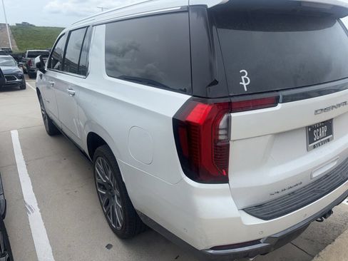 Certified 2025 GMC Yukon XL Denali Ultimate AWD/4WD image 4