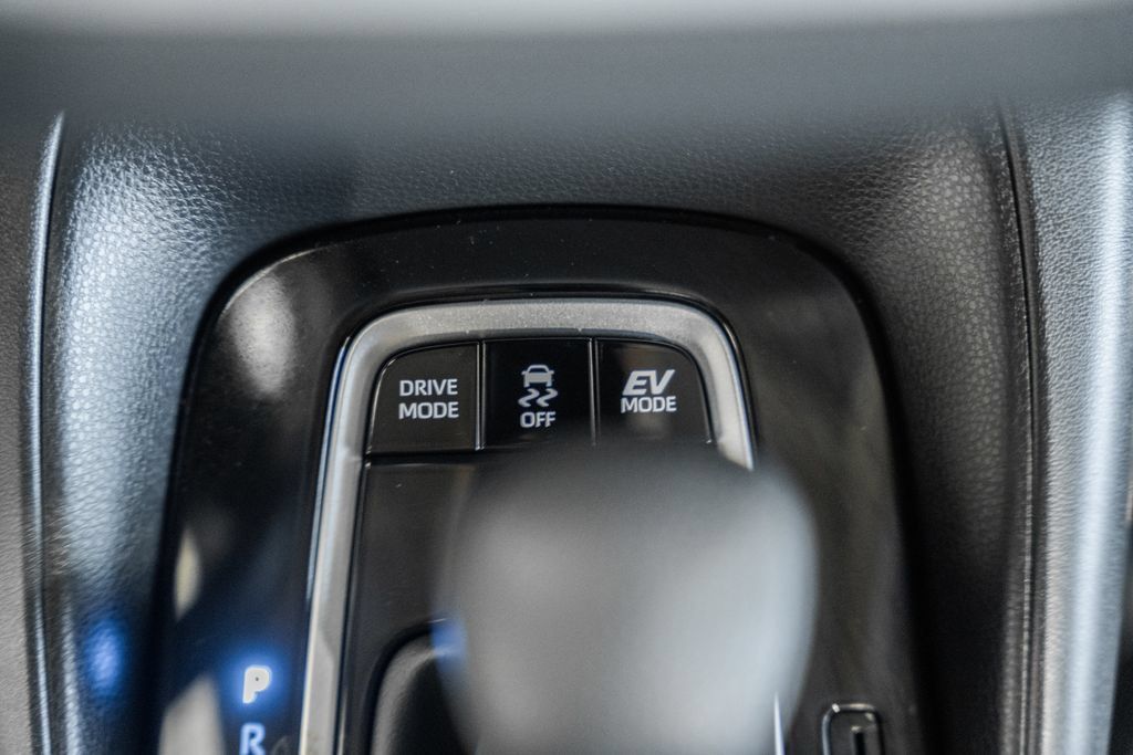Used 2025 Toyota Corolla LE w/ LE Premium Package FWD image 21