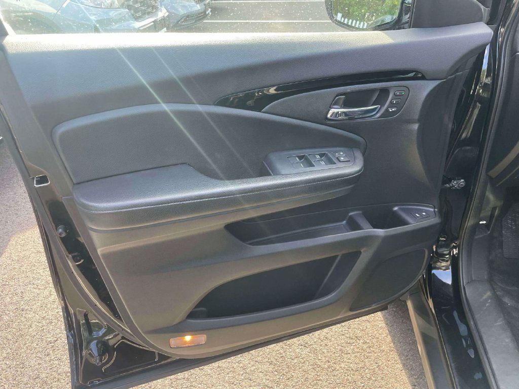 Used 2016 Honda Pilot Touring image 14