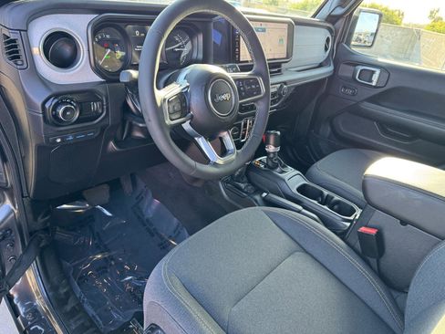 Certified 2025 Jeep Wrangler Sahara w/ Safety Group AWD/4WD image 11