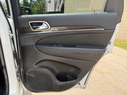 Used 2014 Jeep Grand Cherokee Overland AWD/4WD image 33
