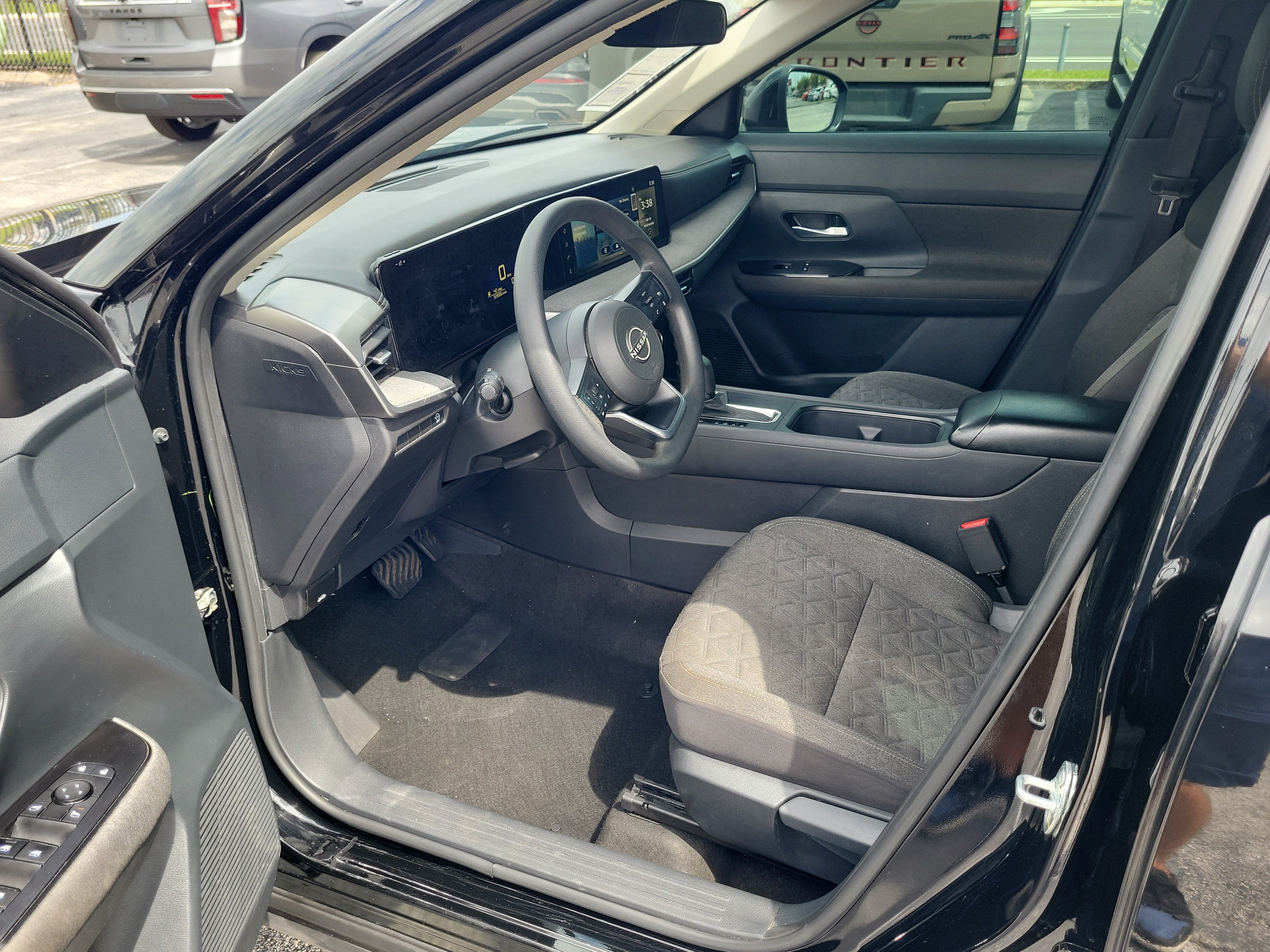 Certified 2025 Nissan Kicks SV w/ Charging Package FWD image 10