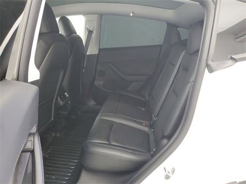 Used 2022 Tesla Model Y Performance image 12