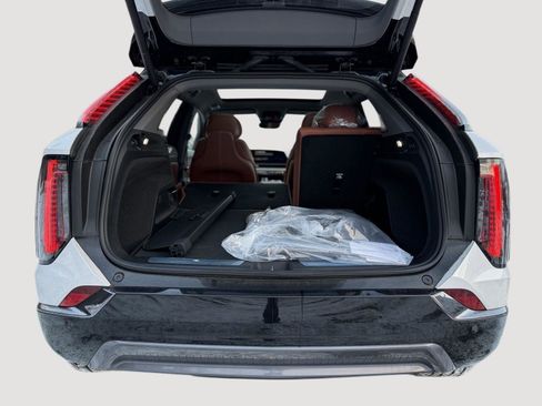 New 2025 Cadillac Optiq Sport 2 image 10