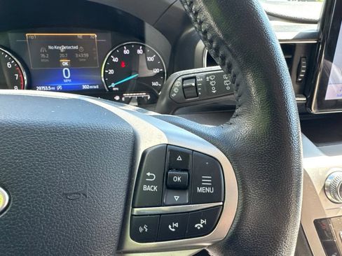 Used 2021 Ford Explorer XLT w/ Equipment Group 202A AWD/4WD image 15