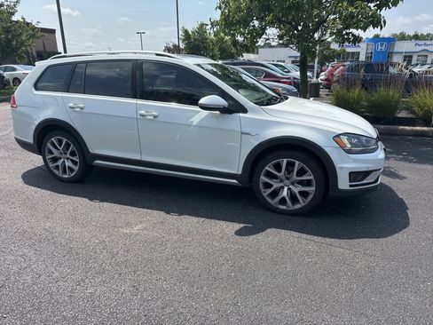 Used 2017 Volkswagen Golf Alltrack SEL AWD/4WD image 11