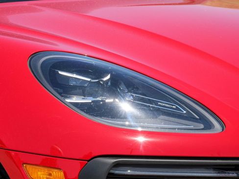 Certified 2026 Porsche Macan AWD/4WD image 11