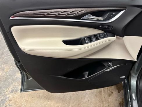 Used 2024 Buick Enclave Avenir w/ Avenir Technology Package AWD/4WD image 17