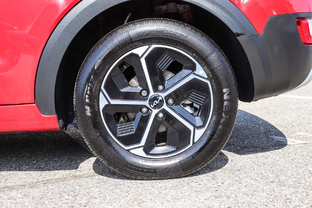 Certified 2025 Kia Niro EX FWD image 11
