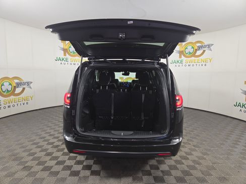 Certified 2024 Chrysler Pacifica Limited w/ S Appearance Package FWD image 35